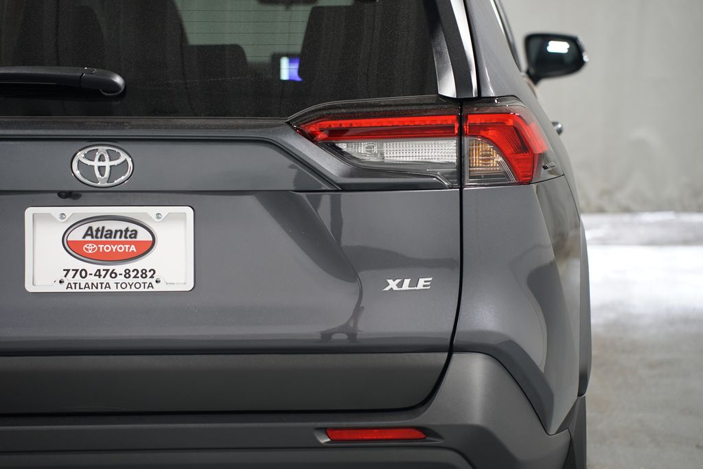2025 Toyota RAV4 XLE 10