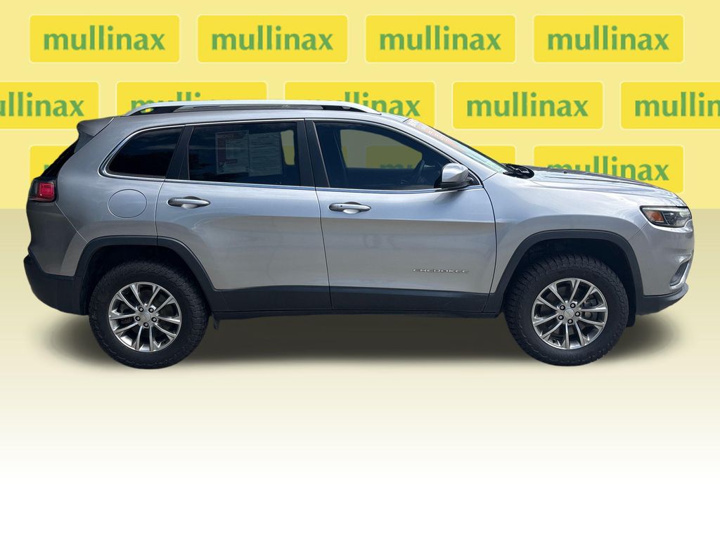 Used 2019 Silver Jeep Latitude Plus image 2