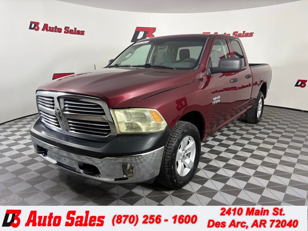 2017 RAM 1500 Tradesman Quad Cab 4WD Rojo (Delmonico Red Pearlcoat) Camioneta Todo terreno 8 velocidades Automática
