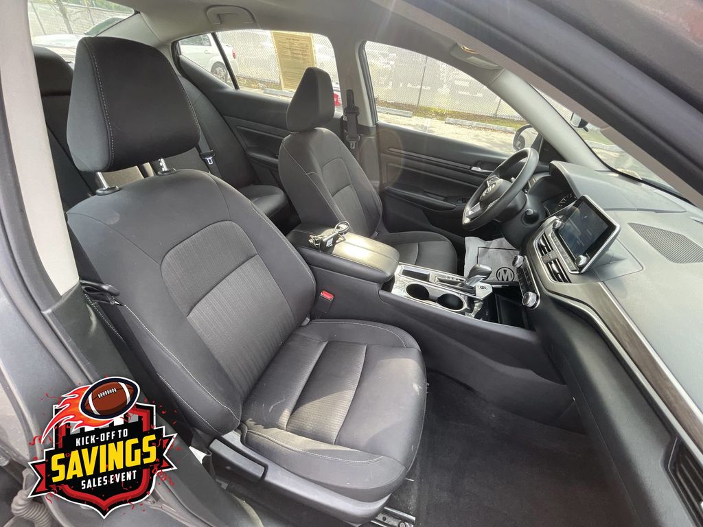 Used 2024 Nissan Altima Sedan