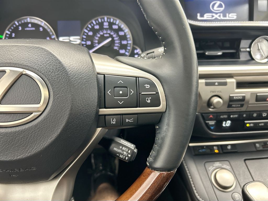 Thumbnail: 2017 Lexus ES - 12