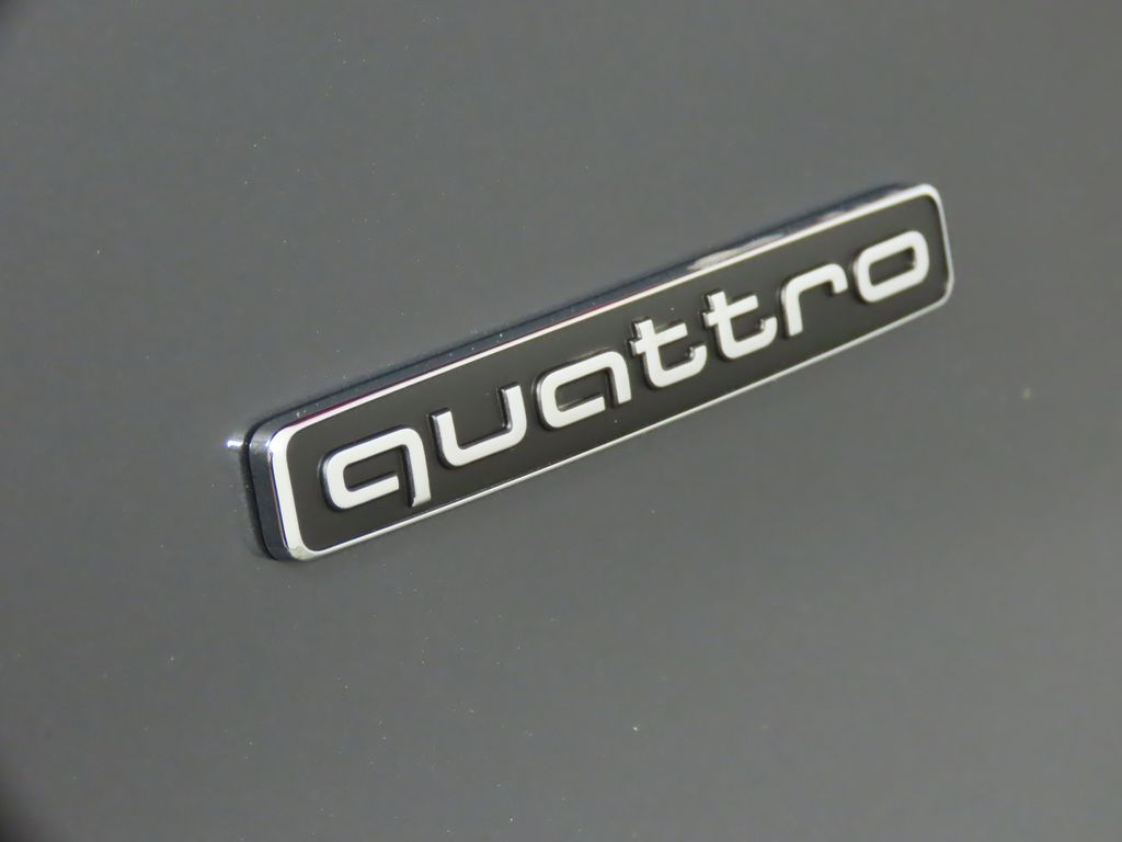 Thumbnail: 2025 Audi Q5 - 10