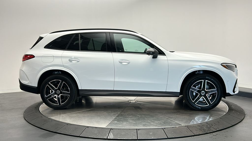 2025 Mercedes-Benz GLC 300 8