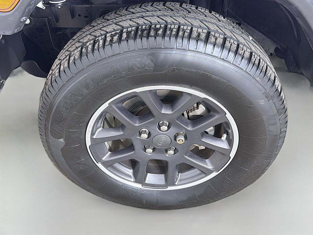 Used 2023 White Jeep Overland image 18