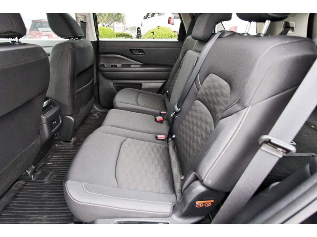 2024 Nissan Pathfinder S - 6