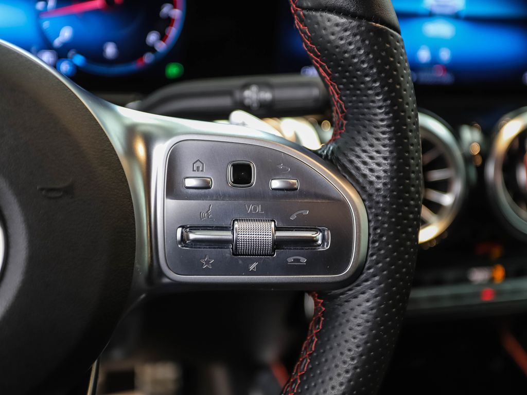 Thumbnail: 2021 Mercedes-Benz GLB - 13