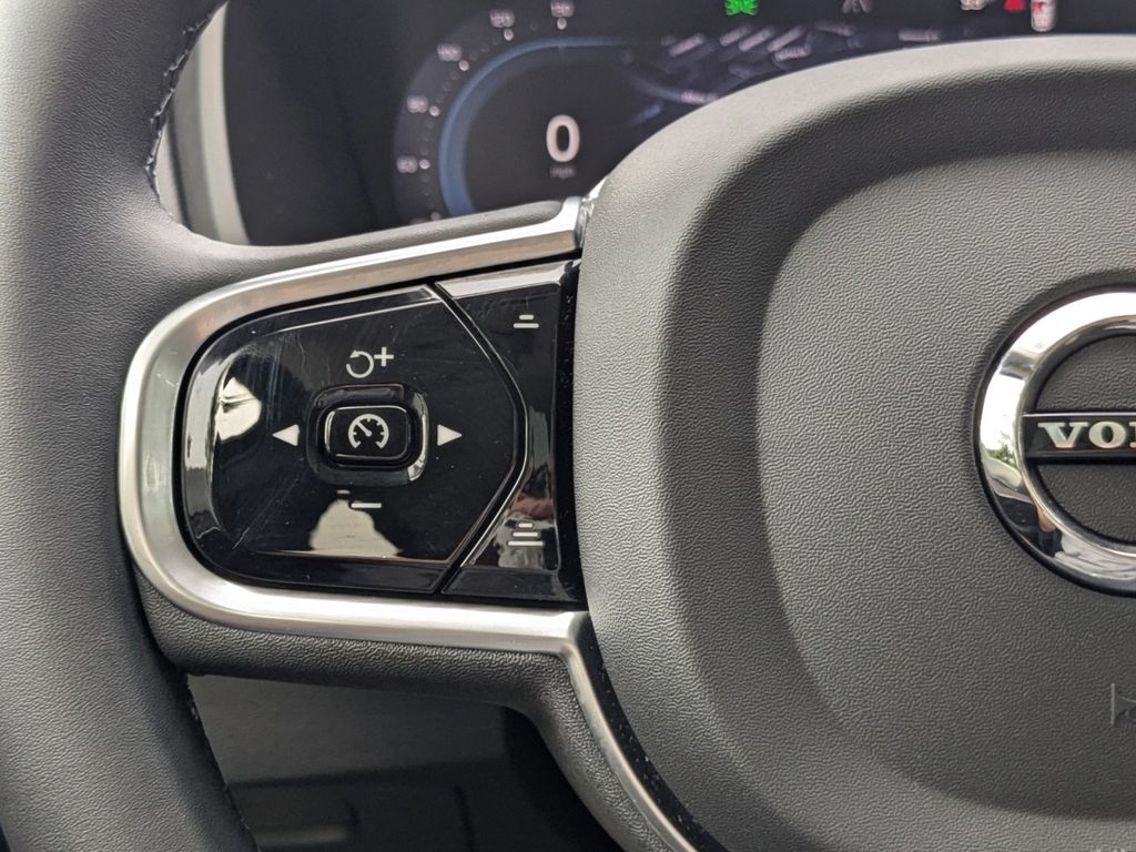 2023 Volvo XC90 B6 Ultimate Bright Theme 7P