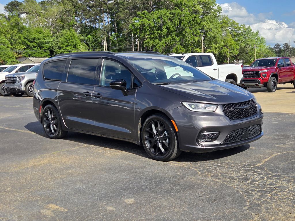 Gray (Granite Crystal Metallic Clearcoat) 2023 Chrysler Pacifica Limited FWD Minivan Front-Wheel Drive 9-Speed Automatic