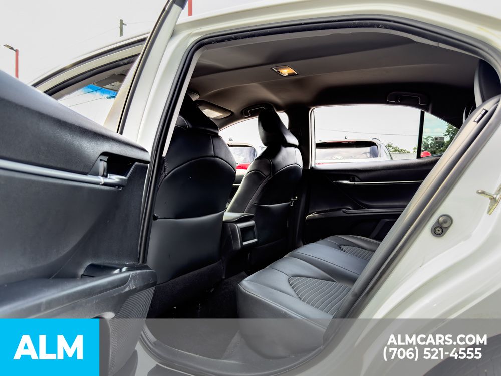 Used 2020 White Toyota SE image 16