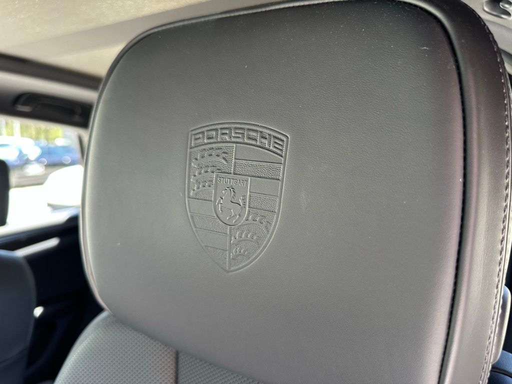2024 Porsche Macan  19