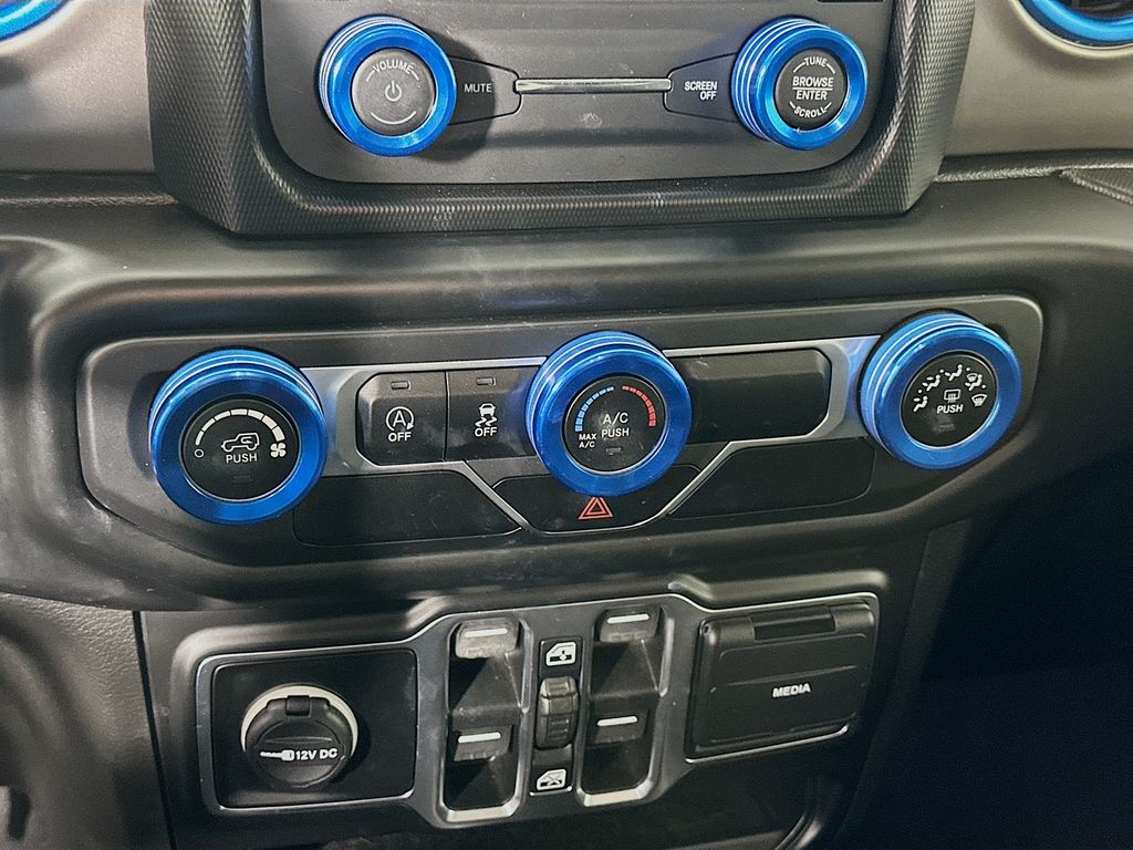 Thumbnail: 2020 Jeep Wrangler - 15