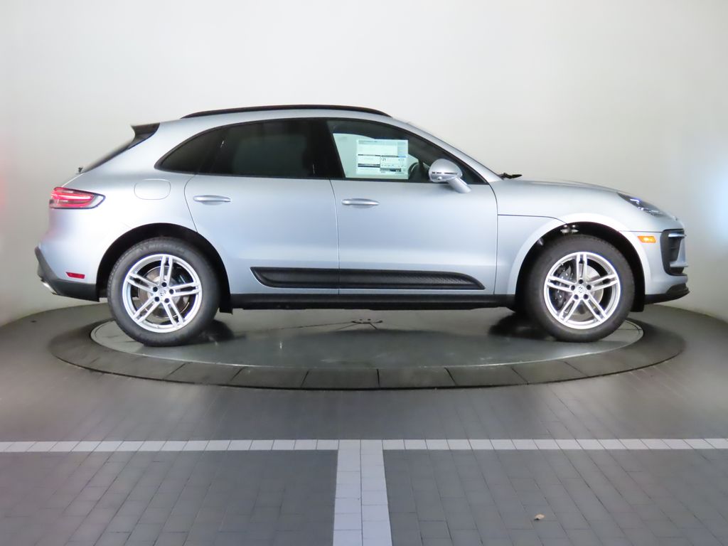 Thumbnail: 2026 Porsche Macan - 8