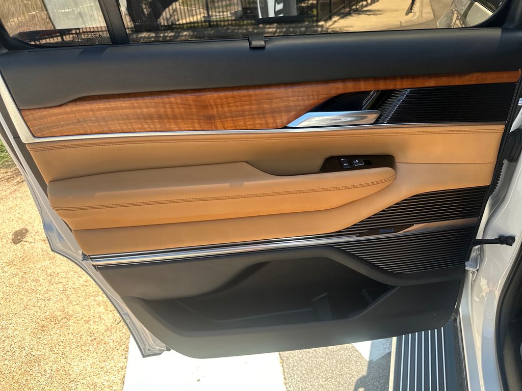 Used Car 2022 Jeep Grand Wagoneer  Series Iii For Sale Under $60,000 In Austin, Texas