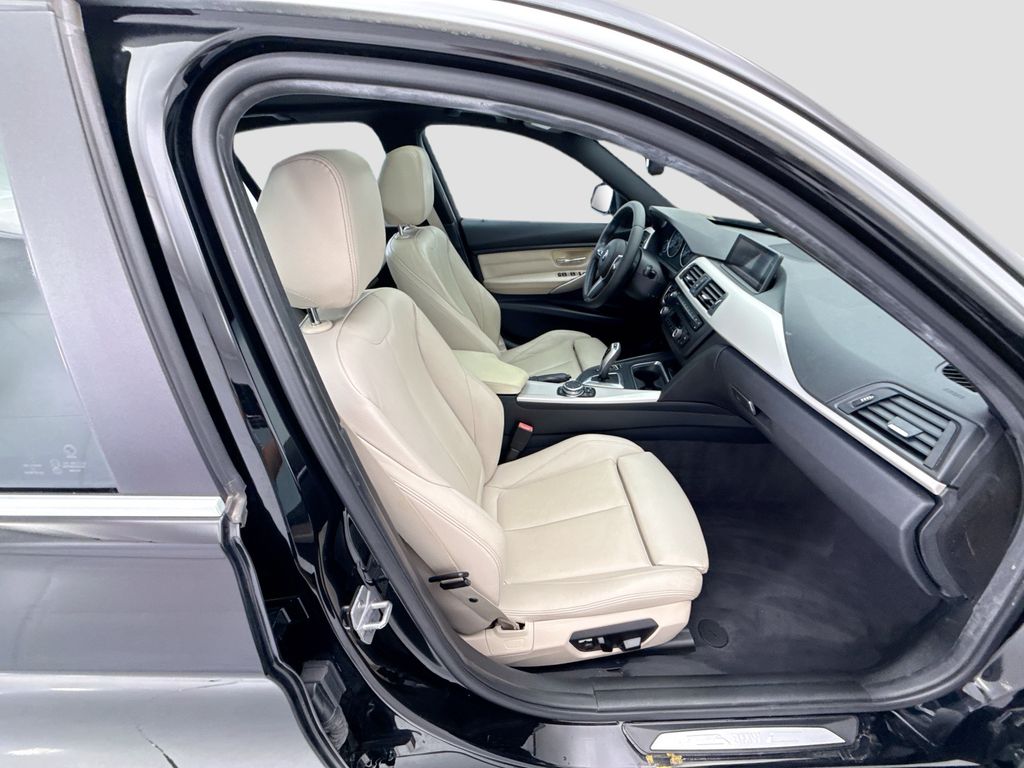 Thumbnail: 2015 BMW 3 Series - 19