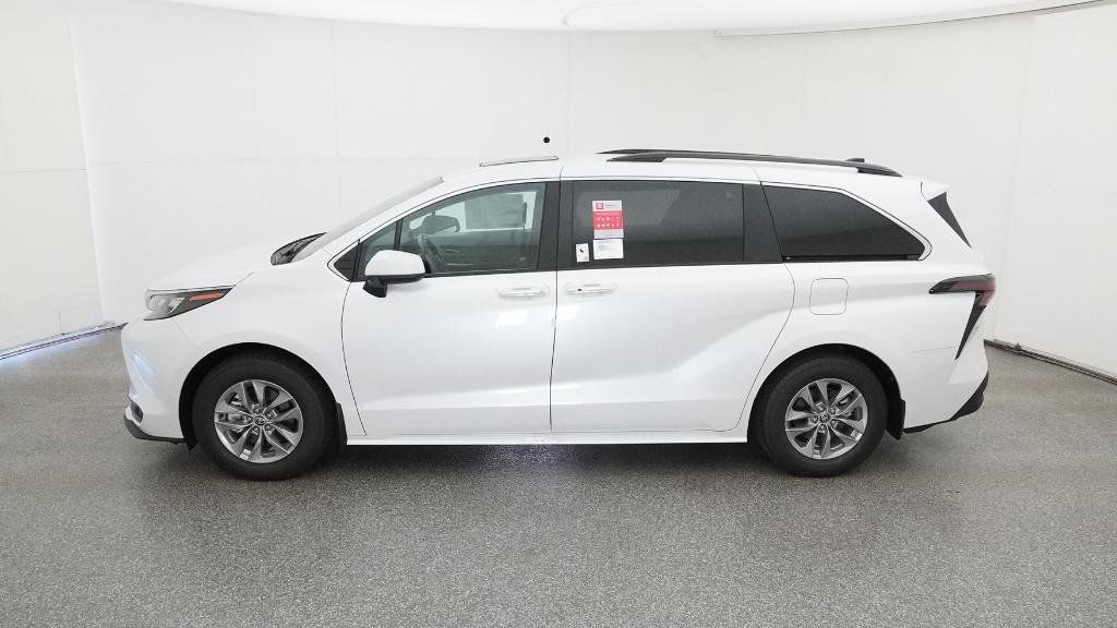 Thumbnail: 2025 Toyota Sienna - 30