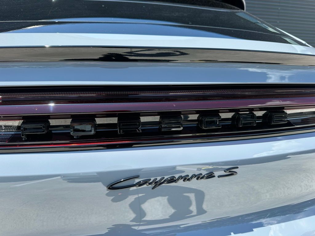 Thumbnail: 2025 Porsche  - 12