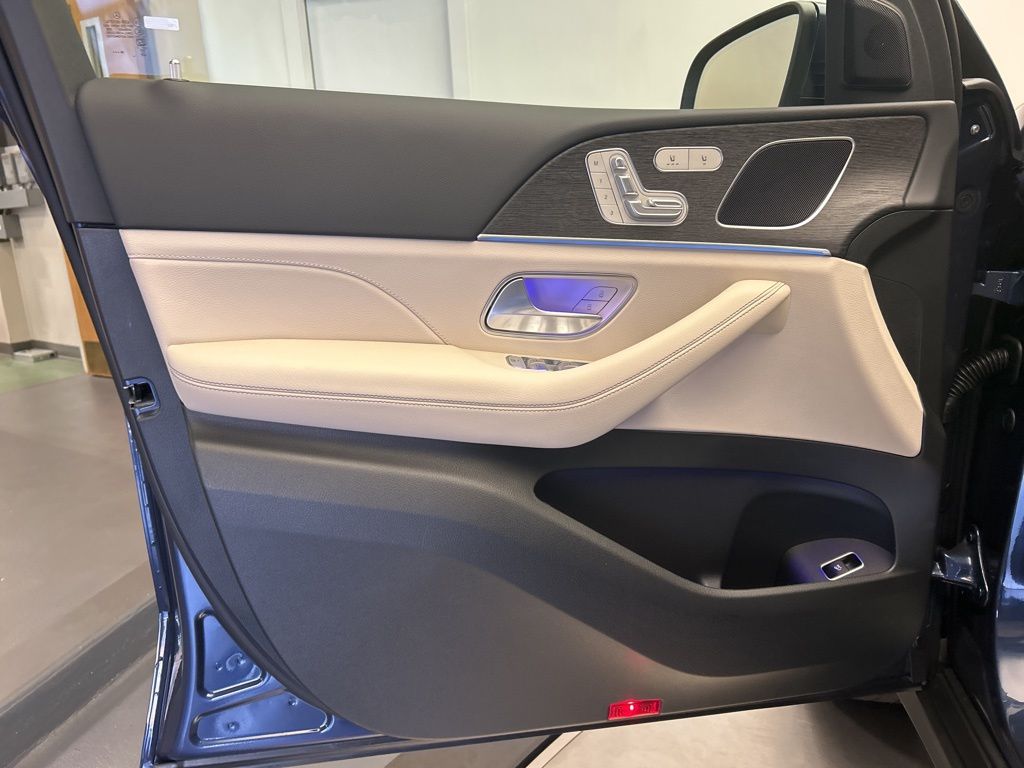 Thumbnail: 2026 Mercedes-Benz GLE - 12