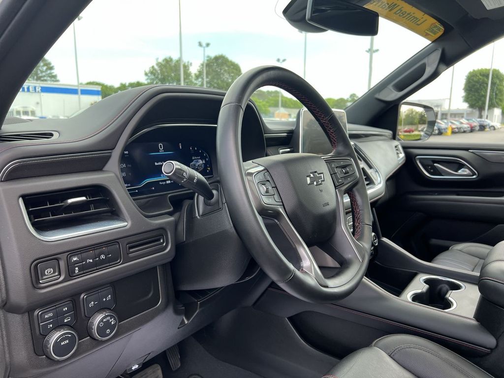 2023 Chevrolet Suburban RST photo