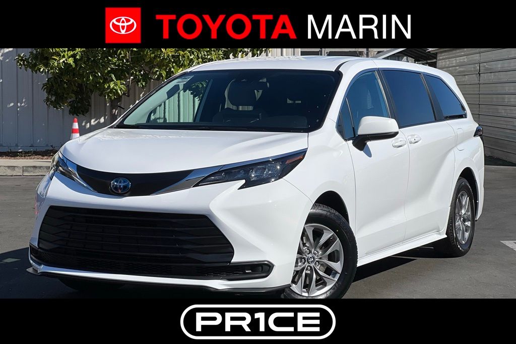 2025 Toyota Sienna LE 8-Passenger FWD