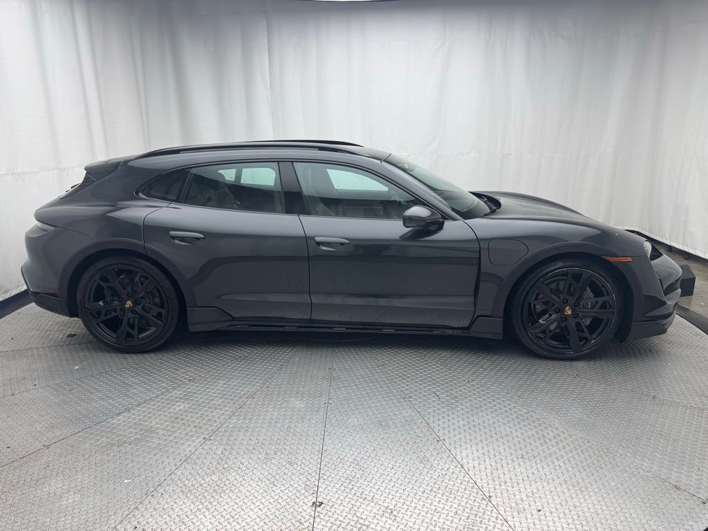 2022 Porsche Taycan Turbo S 8