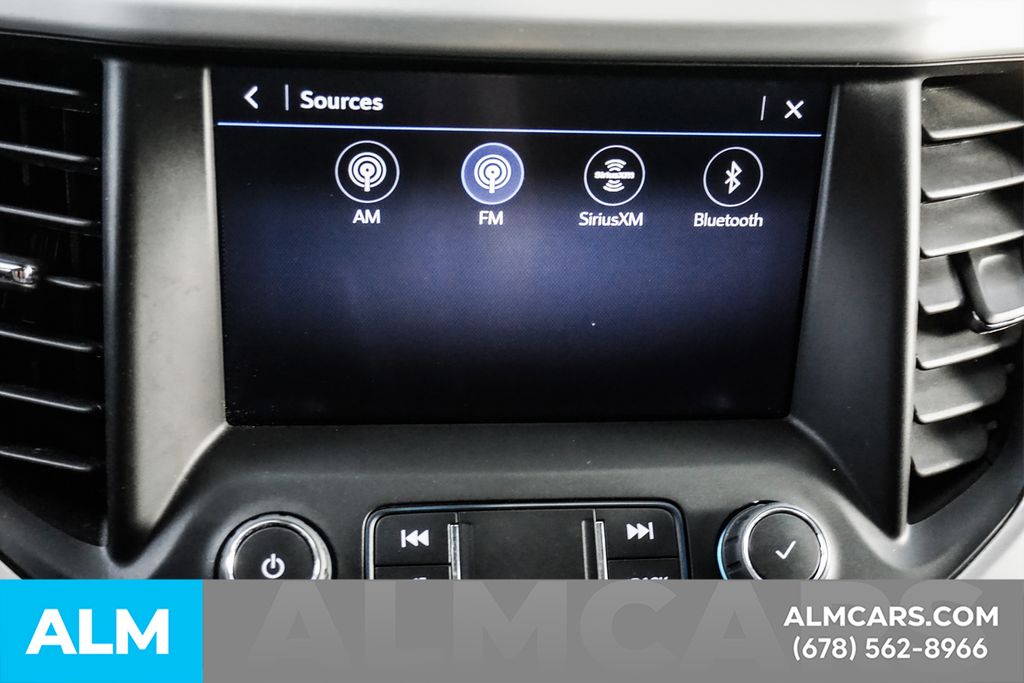 Used 2023 White GMC SLT image 39