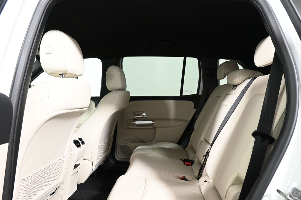 2025 Mercedes-Benz GLB 250 7