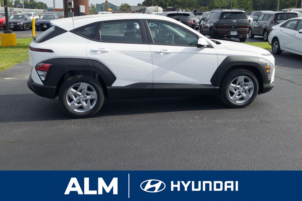 2026 Hyundai Kona SE photo 4