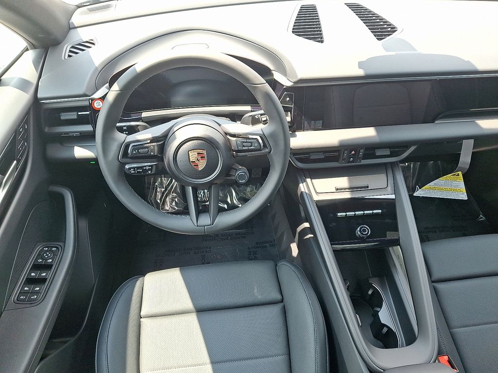 Thumbnail: 2025 Porsche Macan - 13