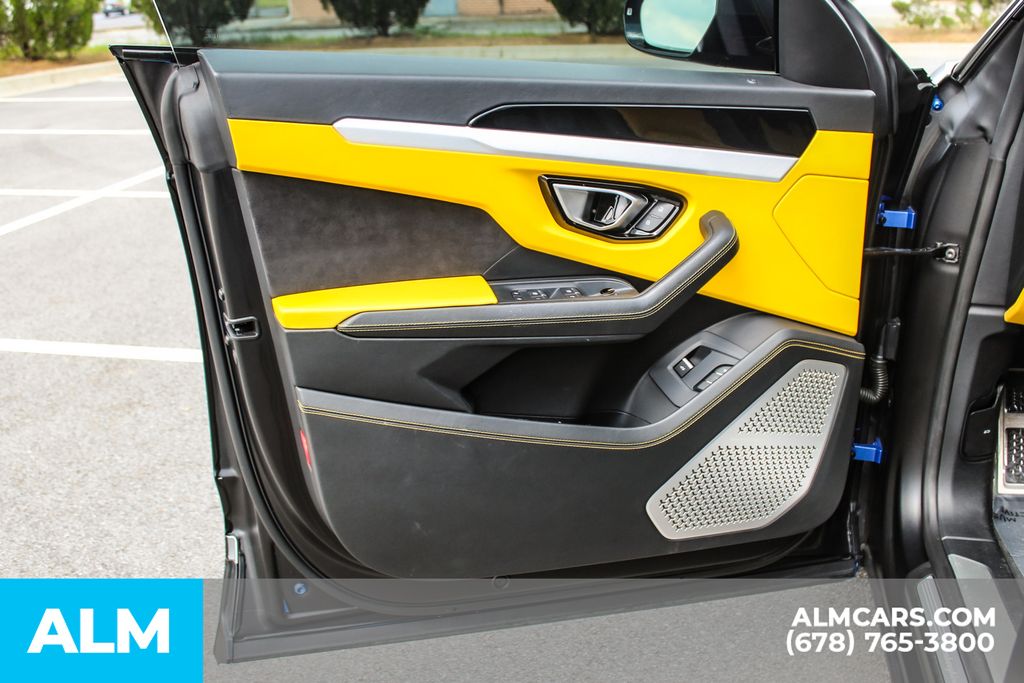 Used 2020 Blue Lamborghini Base image 37