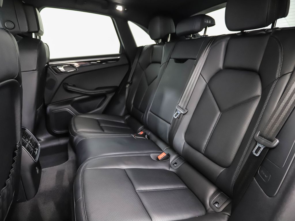 Thumbnail: 2023 Porsche Macan - 21