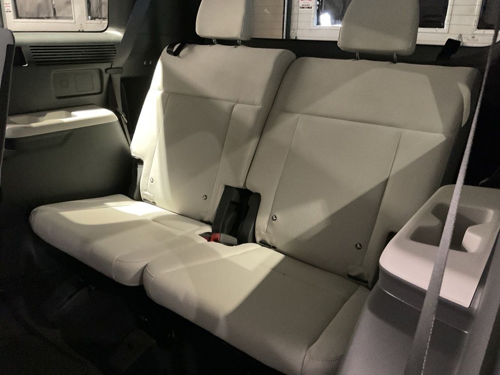 New 2026 Silver Hyundai SE image 18