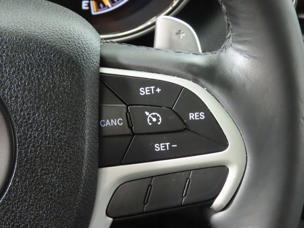 Thumbnail: 2015 Jeep Grand Cherokee - 16