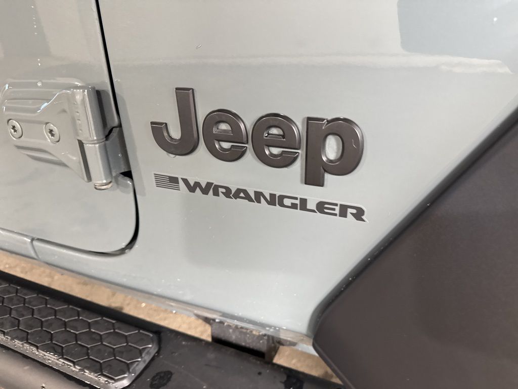 Thumbnail: 2024 Jeep Wrangler - 9