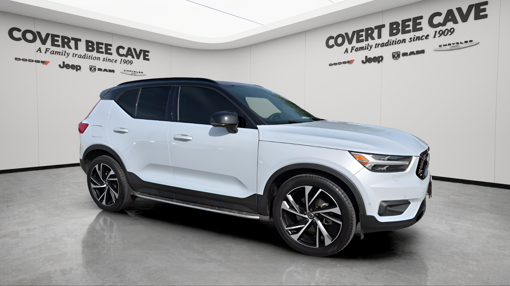 Used Car 2022 Volvo Xc40  R-design For Sale Under $25,000 In Austin, Texas