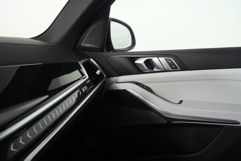 Thumbnail: 2026 BMW X5 - 25