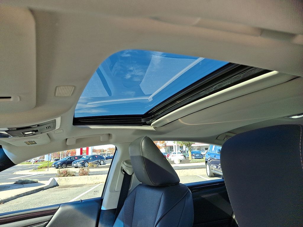 Thumbnail: 2021 Lexus ES - 15