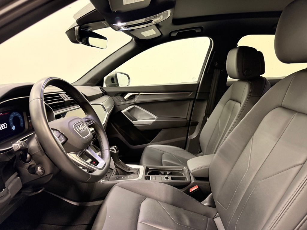 Thumbnail: 2024 Audi Q3 - 10