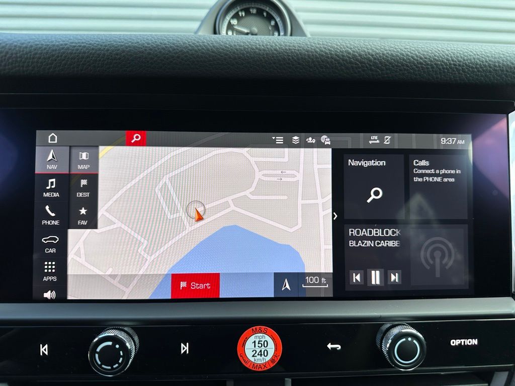 2025 Porsche Macan  23