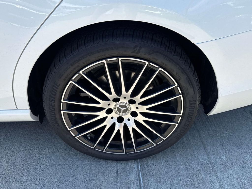 Thumbnail: 2025 Mercedes-Benz C-Class - 15