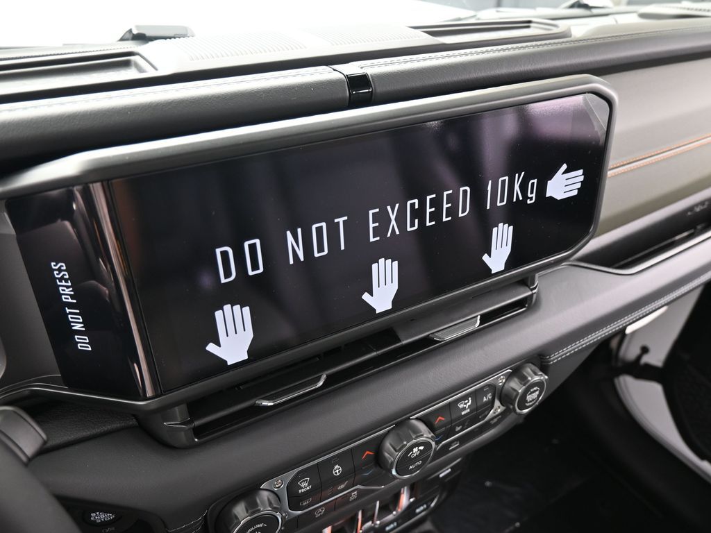 New 2026 bright white clearcoat Jeep Mojave image 19