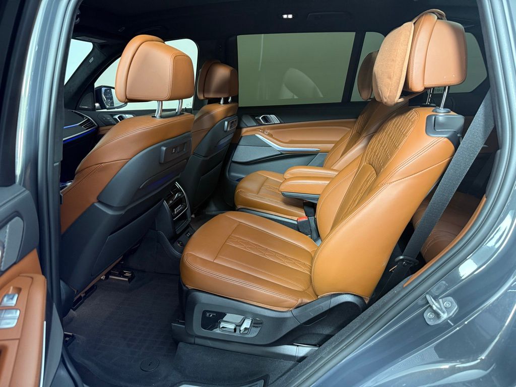 Thumbnail: 2022 BMW X7 - 16