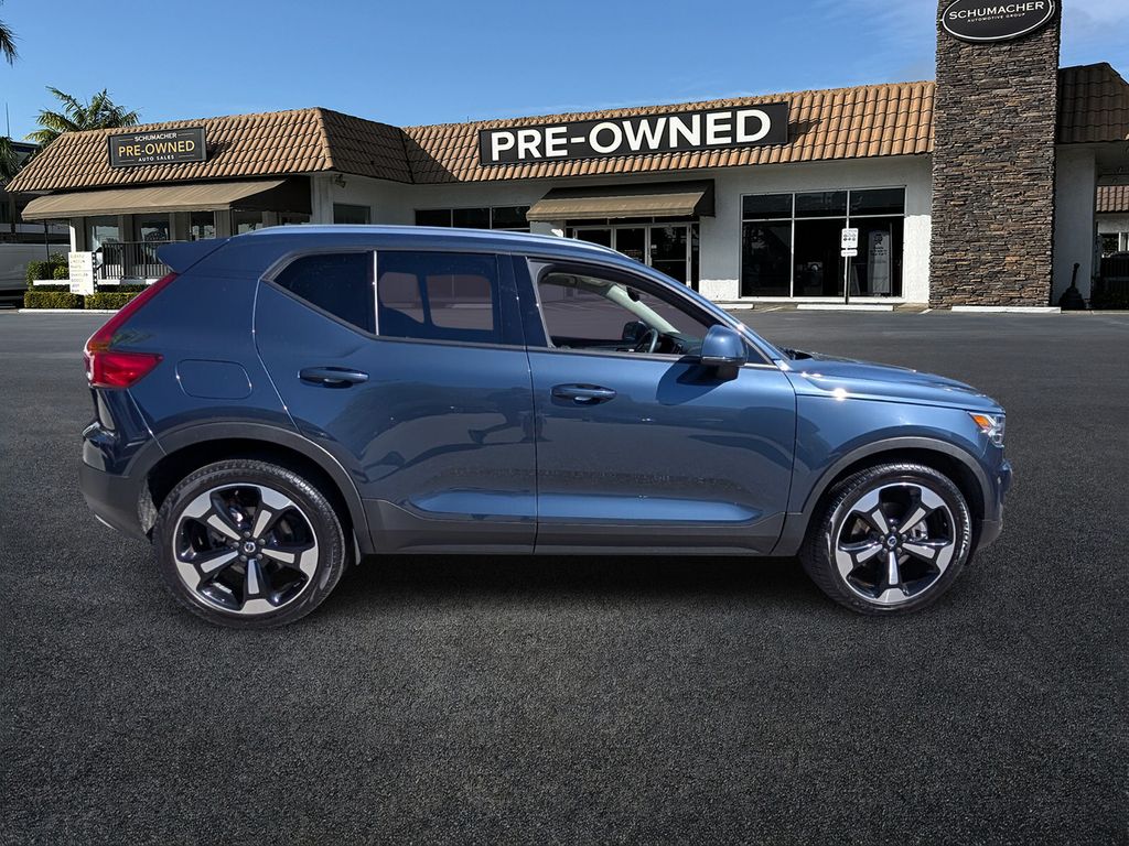 used 2021 Volvo XC40 car, priced at $22,998