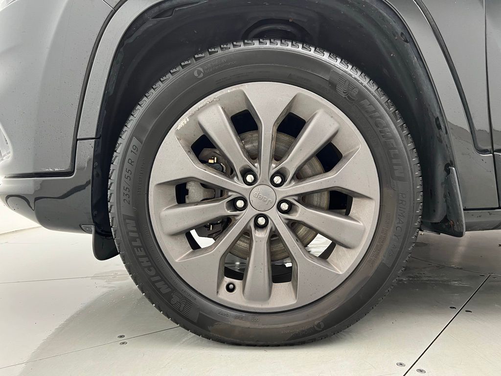 Thumbnail: 2019 Jeep Cherokee - 22