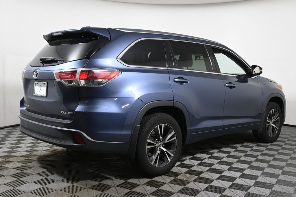 Thumbnail: 2016 Toyota Highlander - 10
