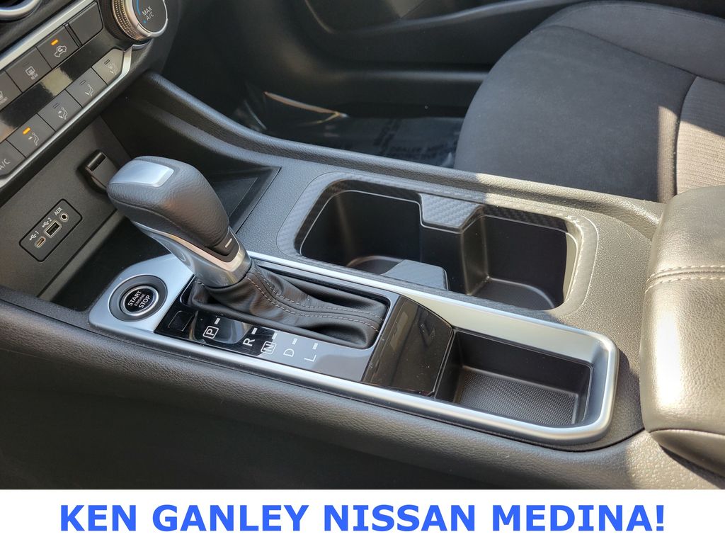 2023 Nissan Sentra SV photo