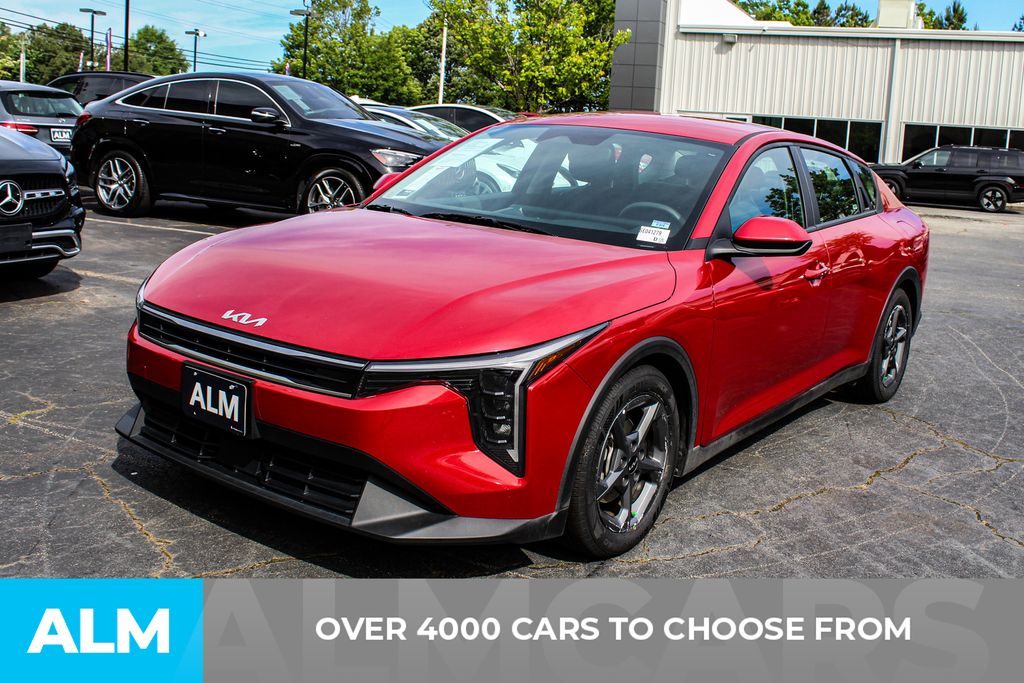 Used 2025 Red Kia LXS image 3