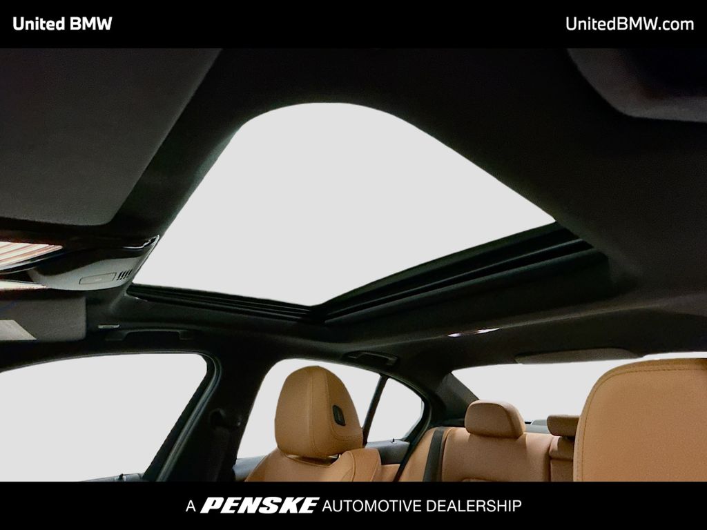 Thumbnail: 2023 BMW 3 Series - 12