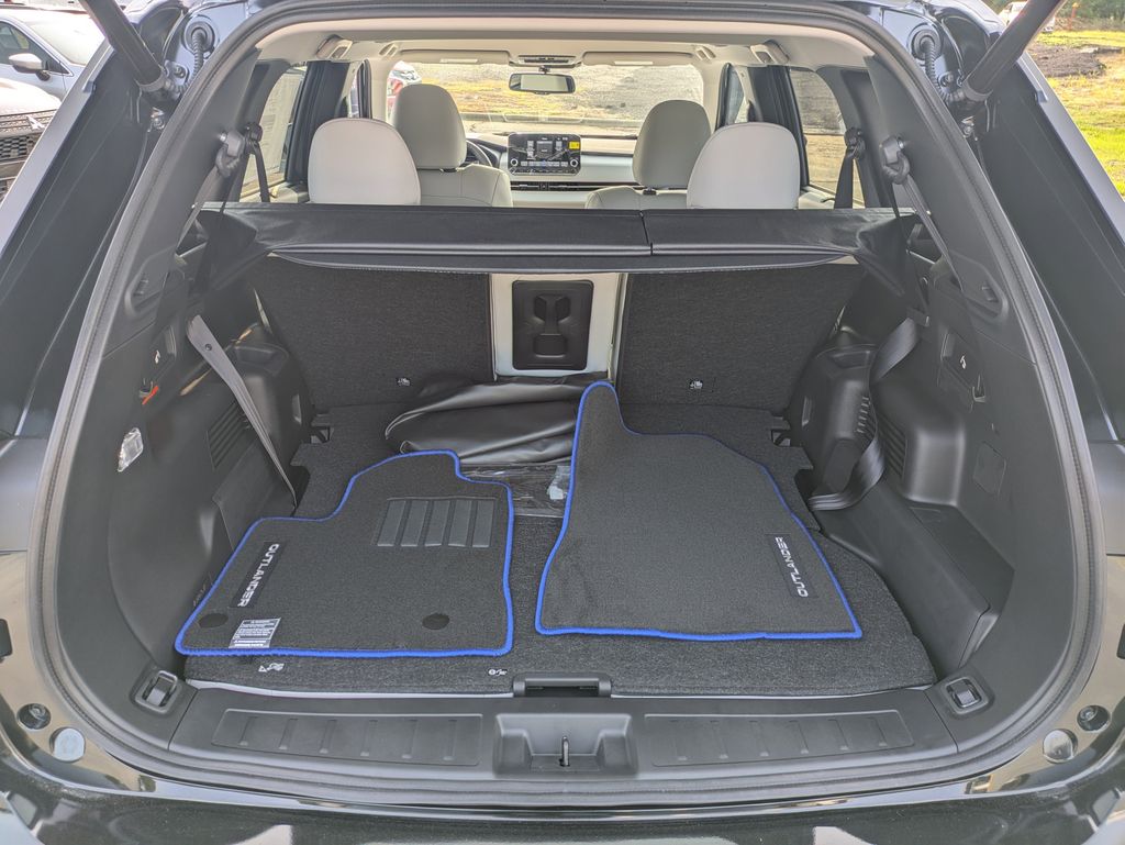 2025 Mitsubishi Outlander Plug-in Hybrid Platinum Edition - Photo 12