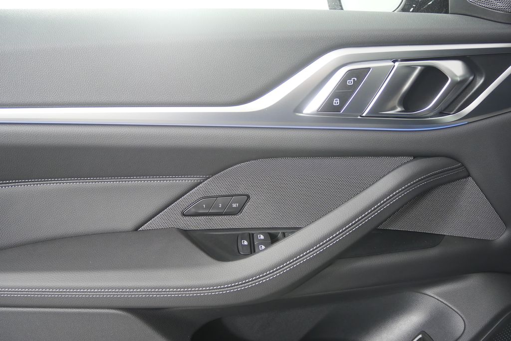 Thumbnail: 2026 BMW i4 - 5