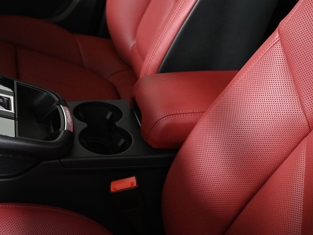 Thumbnail: 2026 Porsche Macan - 27